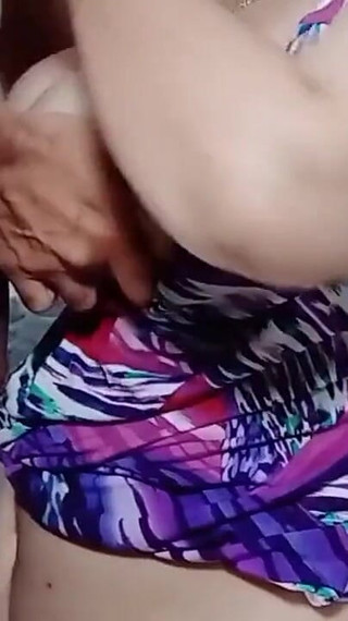 منتديات فتاة الاختبار المشهد الثاني هي تظهر كبير الثدي و يحصل على حلمة الثدي مارس الجنس و عازمة في doggystyle في حين الحديث القذرة أنا