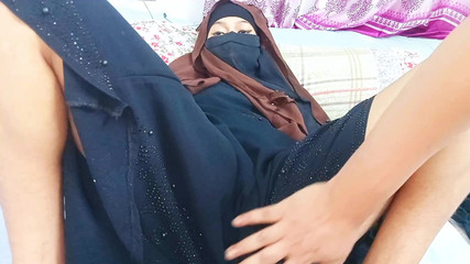 زوجة مغتربة أطفأت شبابها معي