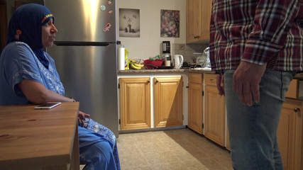 خادمة التنظيف تمارس الجنس الغريب مع رئيس منحرف