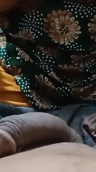 أيها الأصدقاء، شاهدوا زوجتي تنظف الغابة، وإذا كنتم بحاجة إلى تنظيف الغابة، أرسلوا رسالة على البريد الوارد