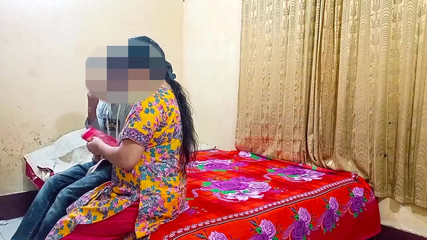 ذهبت مثير إلى تايلور لخياطة بلوزة لحفل الزفاف