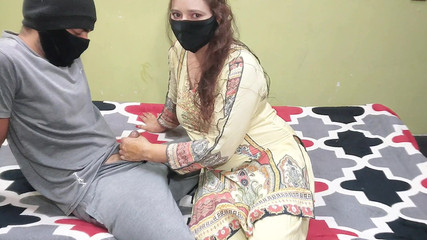 اتصلت بي زوجة صديقي بالمنزل وأطفأت نار كسها Indian Desi Sex Indian Audio XXX