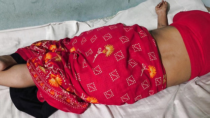 أشارك السرير مع ستيبونتي بعد ذلك عانقت ستيبونتي وبدأت في ممارسة الجنس مع مؤخرتها