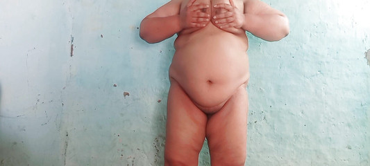 أخرج الماء من الزجاجة وأدخل الزجاجة إلى الداخل