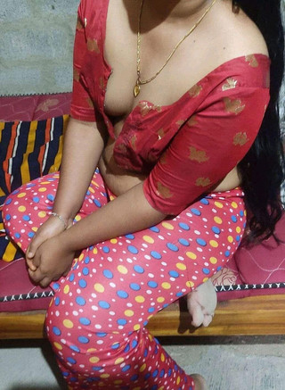 خادمة تمارس الجنس مع سيدة صاحبة المنزل