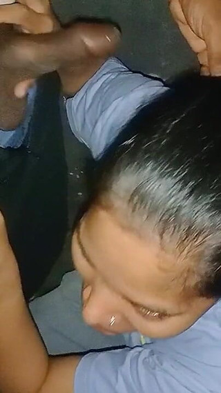 سلسلة اللسان وجود اللسان خلف الشاحنة في منتصف الليل