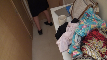 خادمة جزائرية في يومها الأول مع عميل جديد