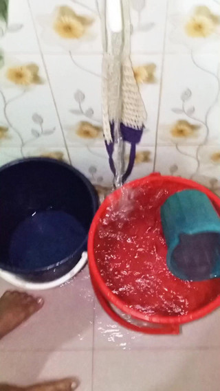 أنا مارس الجنس سالي في الحمام أثناء الاستحمام