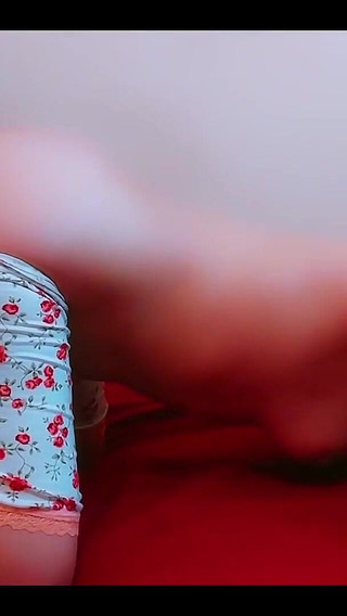 الجسم العربي الساخن من النادي الليلي يعود إلى المنزل مع رجل تلتقي به ليمارس الجنس معها ويسمح له بوضعه داخلها