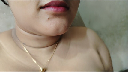 Bhabi تمتص بشكل جيد مع الشفاه الساخنة XXX