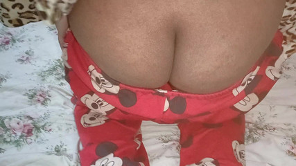 مؤخرة حراء studio