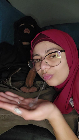 11. Deepthroat في السيارة زوجة عربية منقاد ميا النقاب