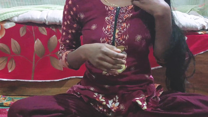 منتديات مثير فتاة الاستمناء مع الباذنجان فيديو الفيروسية الجزء 1