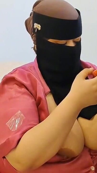 عاهرة مصرية تمارس الجنس مع سباك عربي