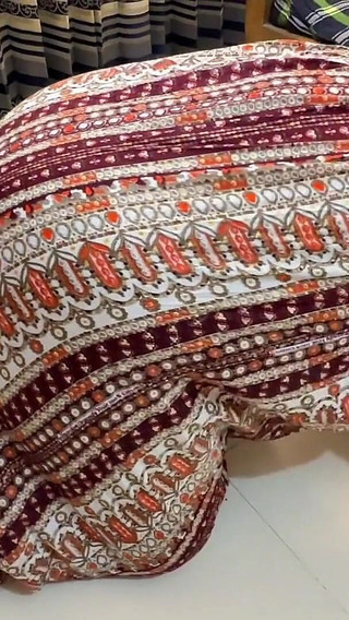 مصر الحمار كبيرة جميلة وضيق كس STEPMOM الساخنة عالقة تحت السرير ثم انها تريد الشرج الخام مني