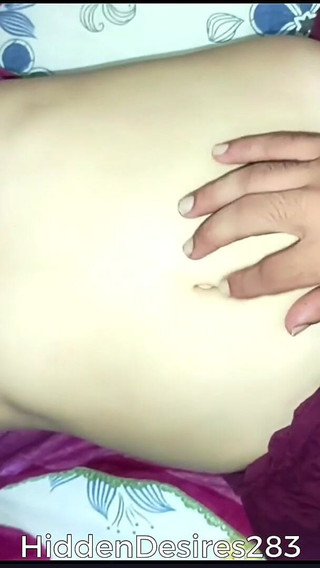 زوجتي الساخنة تستمتع بقضيب Vip الكبير وأنا أمارس الجنس بشدة في كس بأسلوب Desi