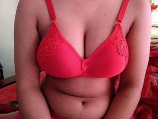 سيدة مثير تظهر جسدها مثير